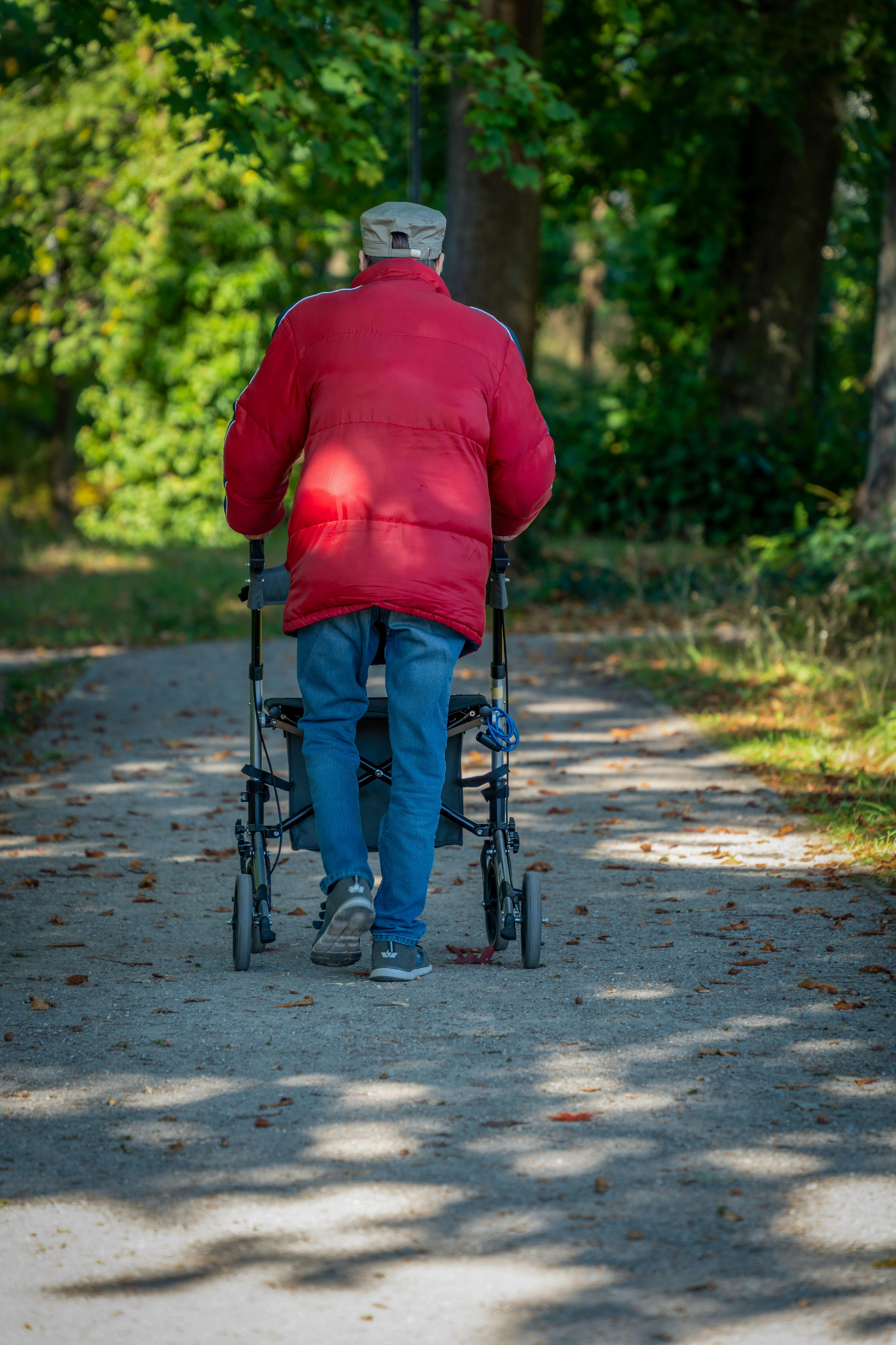 Beratungsgespräch zur ambulanten Pflege mit Angehörigen