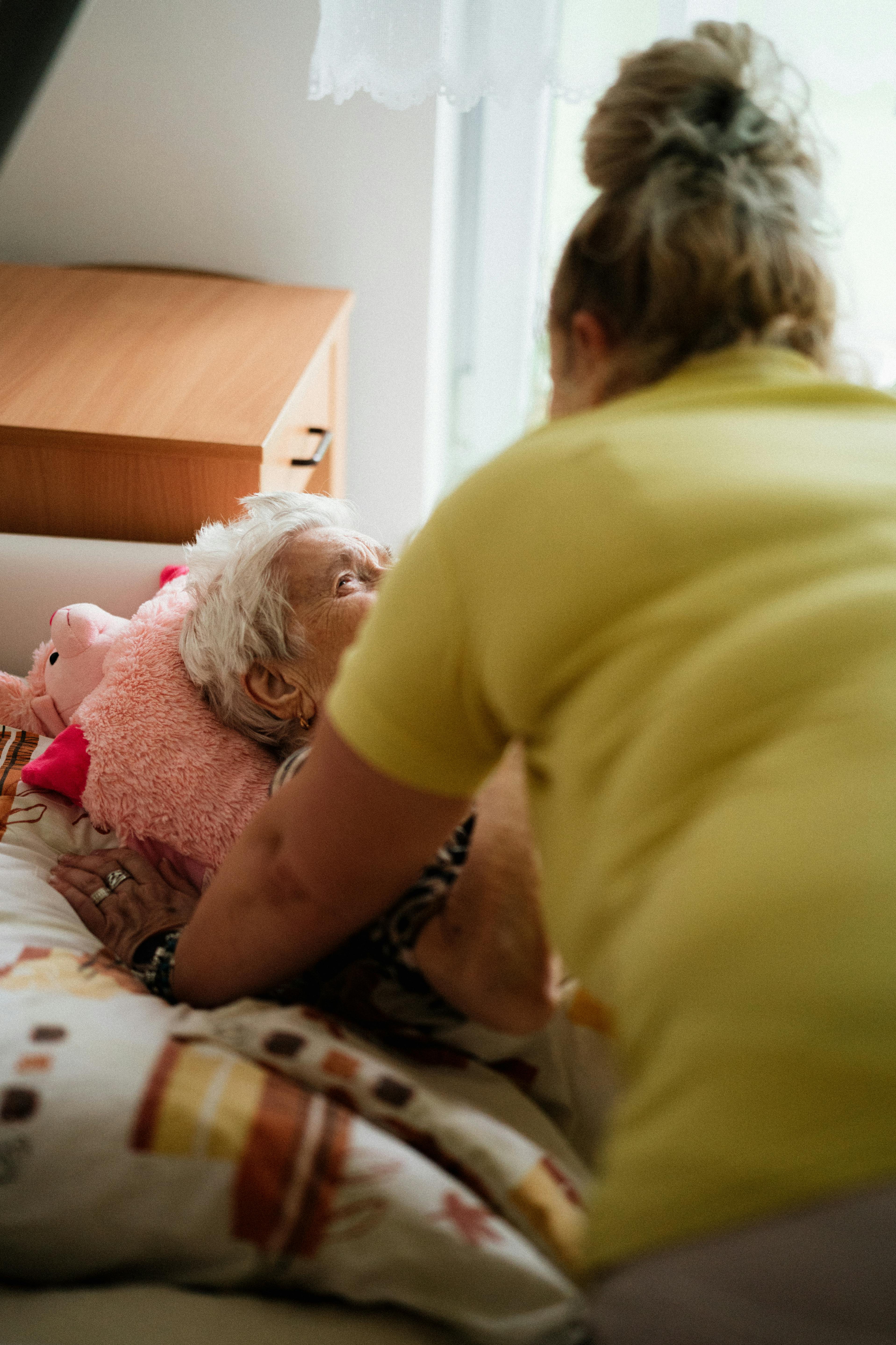 Einfühlsame körperbezogene Pflege zu Hause